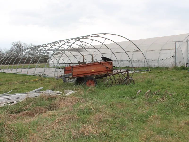 Tunnel de culture et remorque agricole